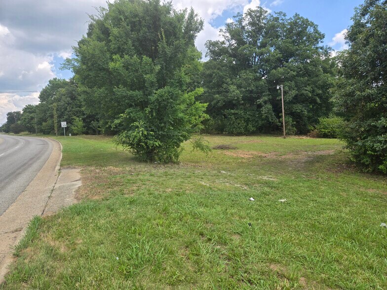 More Photos Of 831-833 Guilford College Rd, Greensboro Land For Sale