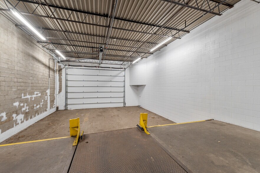 More Photos Of 1537-1545 Hansford St, Charleston Light Distribution For Lease