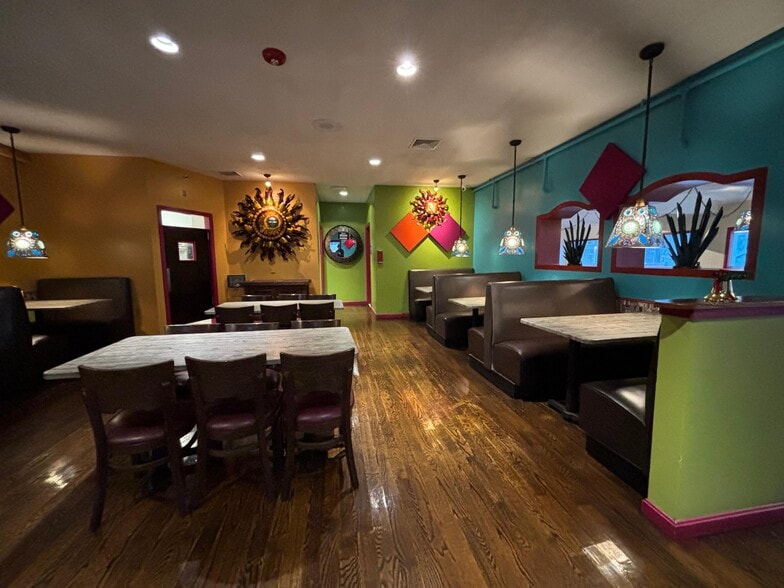 More Photos Of 1705 W Shore Rd, Warwick Restaurant For Lease