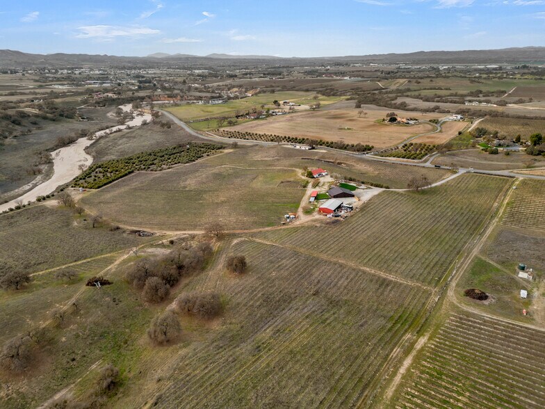 More Photos Of 4295 Union Rd, Paso Robles Winery Vineyard For Sale