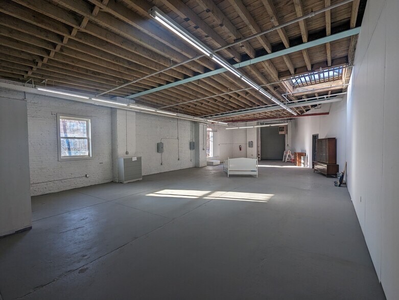 More Photos Of 27 Knickerbocker Ave, Brooklyn Industrial For Sale