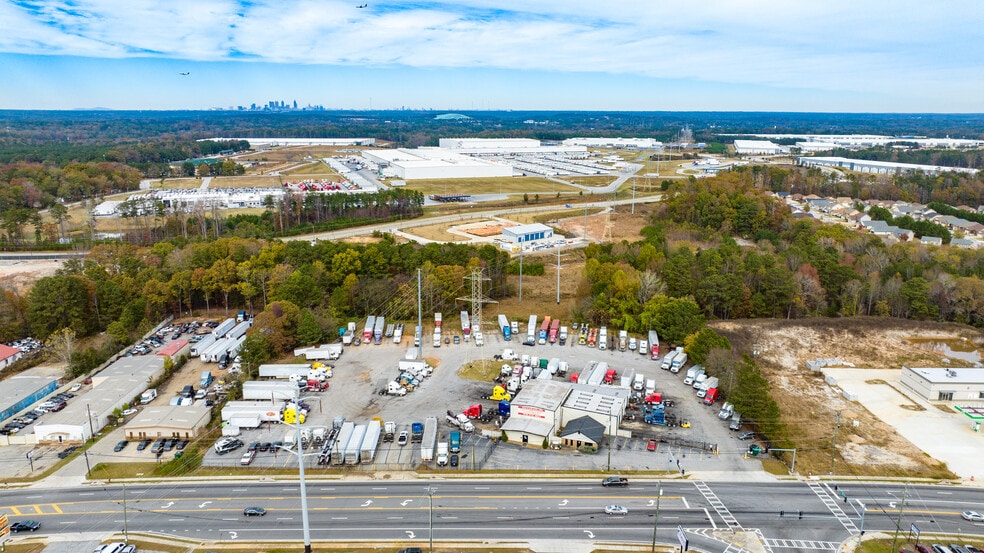 More Photos Of 1786 Forest Pky, Lake City Warehouse For Lease