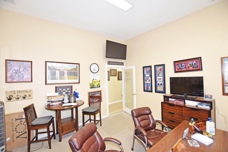 More Photos Of 327 SE Loop 338, Odessa Flex For Lease