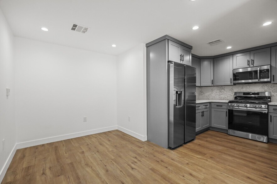 More Photos Of 2001 Penmar Ave, Venice Apartments For Sale