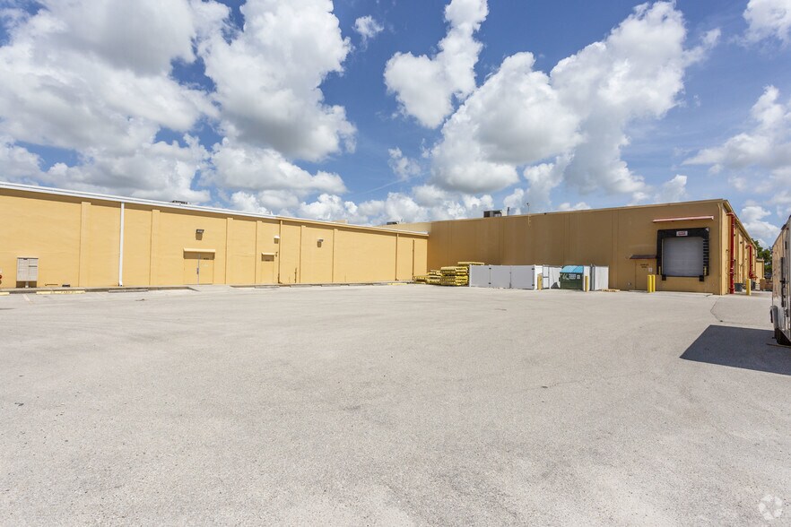 More Photos Of 1631 Del Prado Blvd S, Cape Coral Unknown For Lease