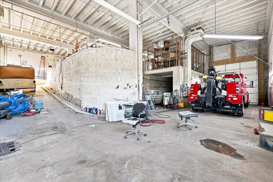 More Photos Of 529 E Broadway Ave, Maryville Auto Repair For Sale