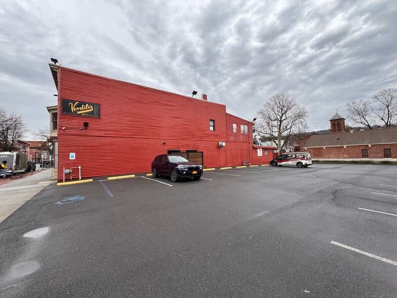 More Photos Of 572 2nd Ave, Troy Restaurant For Sale