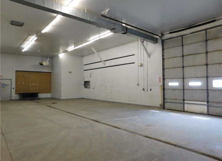 More Photos Of 1116 W County Road 450 N, Brazil Truck Terminal For Lease