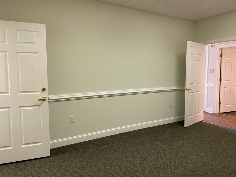 More Photos Of 807 S Laurel St, Springfield Medical For Lease