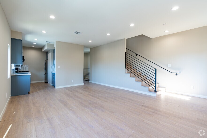 More Photos Of 11437 Hatteras St, North Hollywood Apartments For Sale