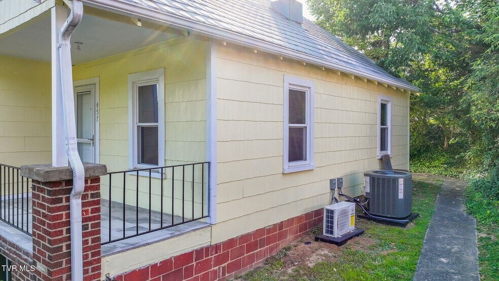 More Photos Of 457 E Bernard Ave, Greeneville General Retail For Sale