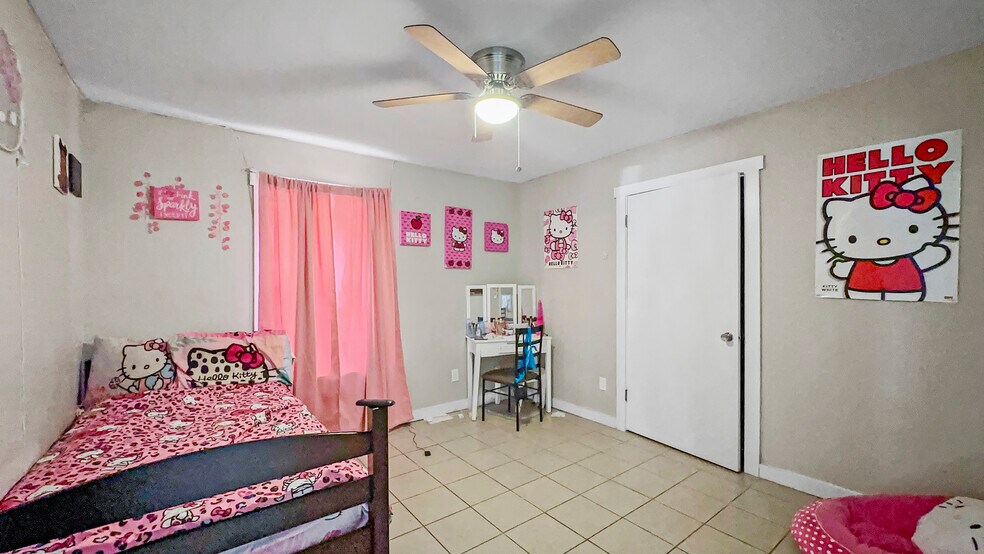 More Photos Of 300 S Cedar St, Crockett Apartments For Sale