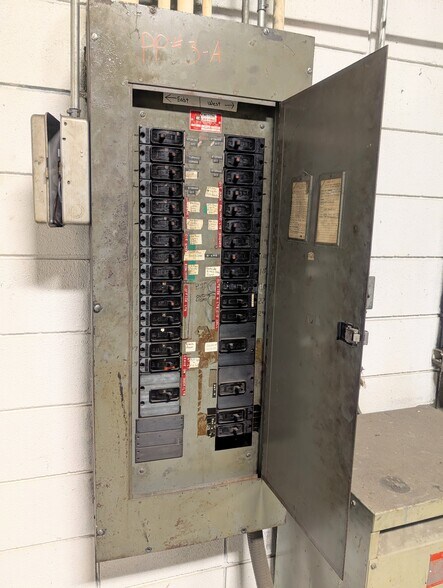 More Photos Of 1469 US Highway 59, Moran Manufacturing For Sale