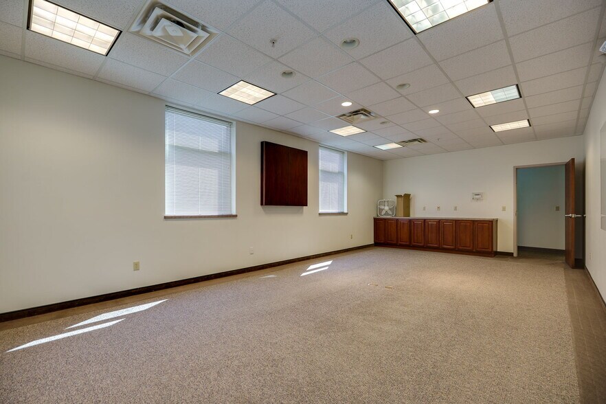 More Photos Of 8261 State Route 235, Dayton Light Manufacturing For Sale