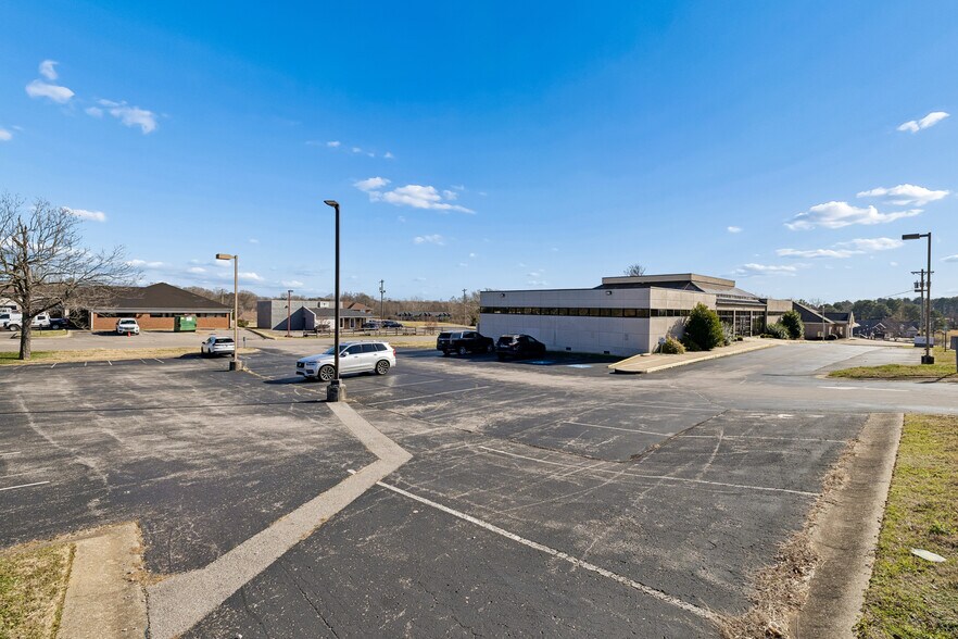More Photos Of 1832 Memorial Dr, Clarksville Medical For Lease
