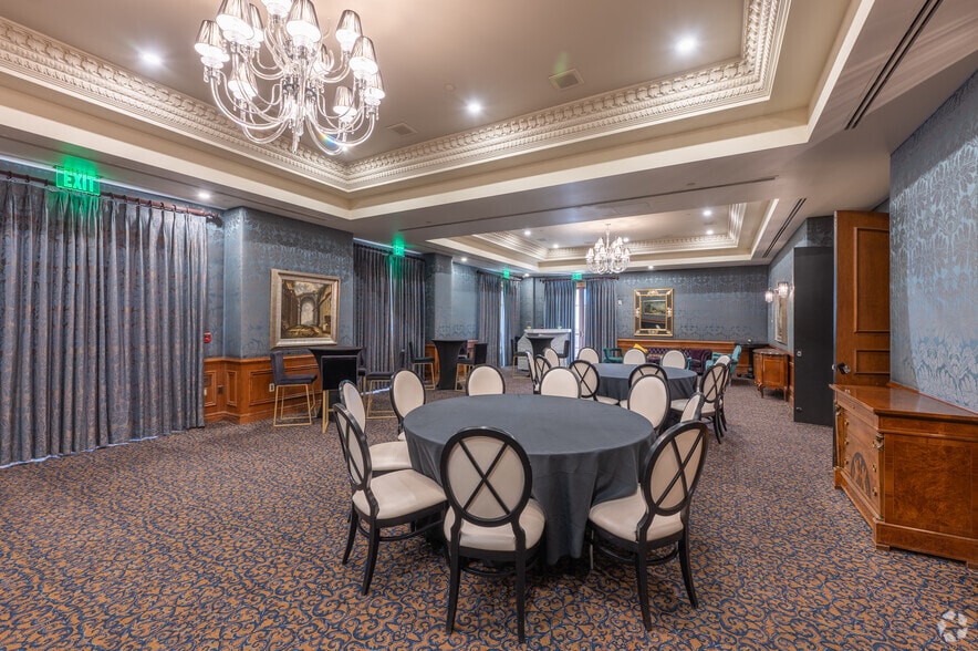 More Photos Of 2827 Paradise Rd, Las Vegas Health Club For Sale