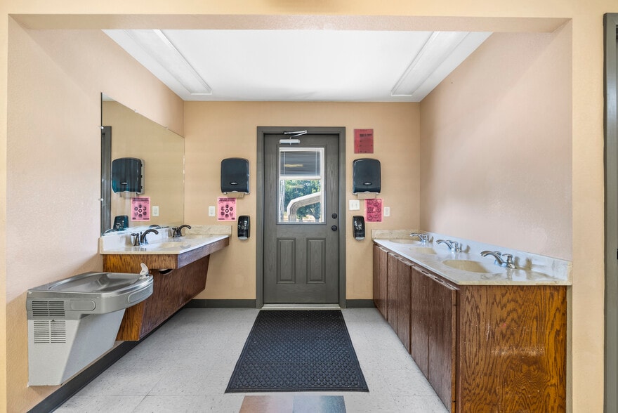 More Photos Of 989 Old Mcdade Rd, Elgin Daycare Center For Sale