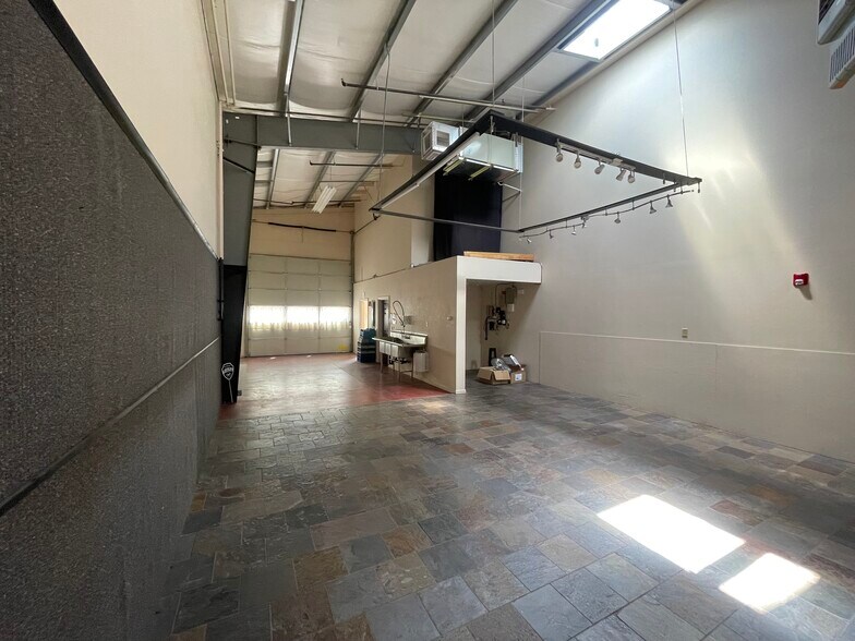More Photos Of 1645 NE Lytle St, Bend Warehouse For Lease