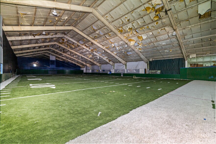 More Photos Of 5105 N Lindbergh Blvd, Florissant Sports And Entertainment For Sale