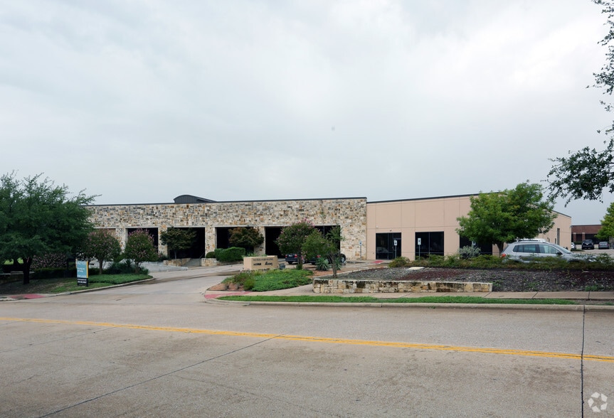 More Photos Of 2508 Highlander Way, Carrollton Office For Lease