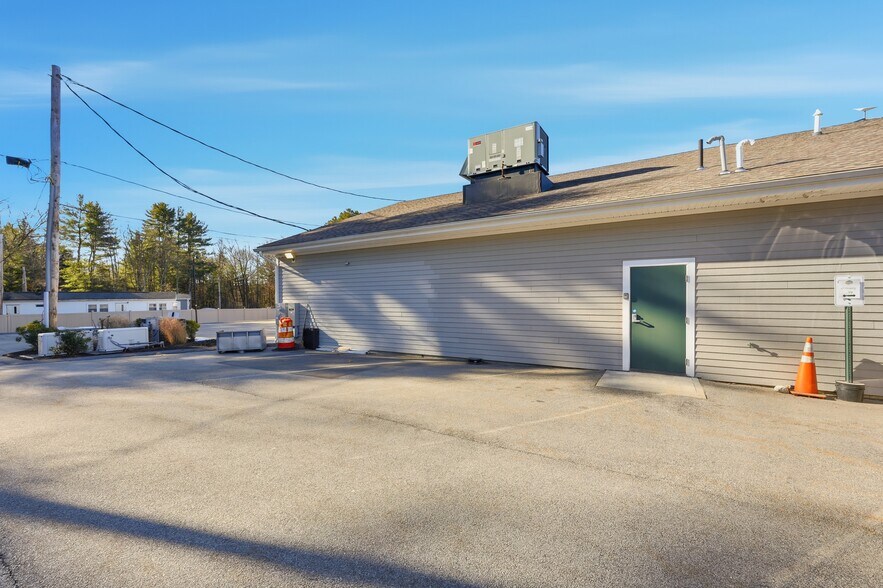 More Photos Of 365 Main St, Sturbridge Storefront For Lease