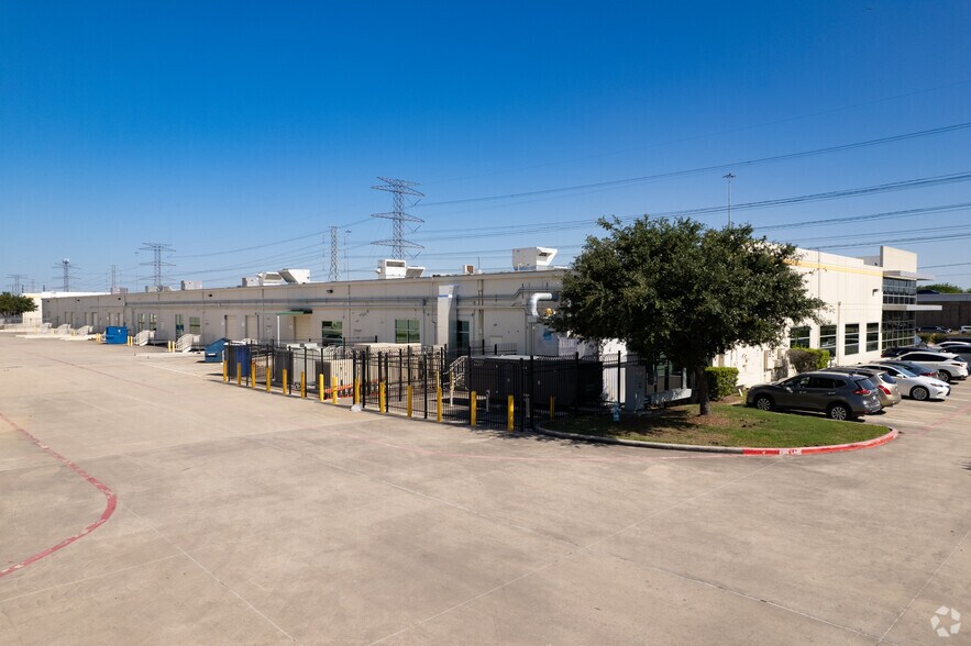 More Photos Of 4710 N Sam Houston Pky W, Houston Unknown For Lease