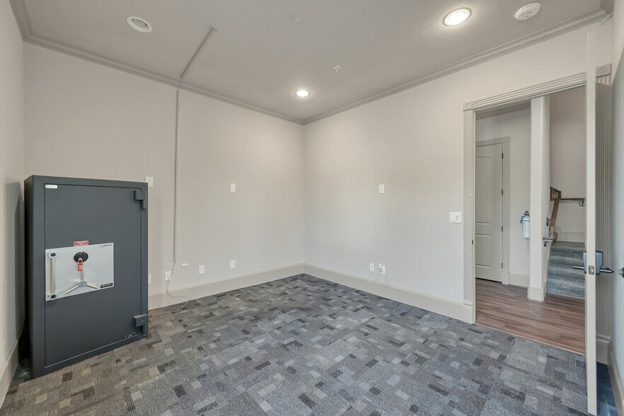 More Photos Of 250 Ed English Rd, Shenandoah Medical For Sale