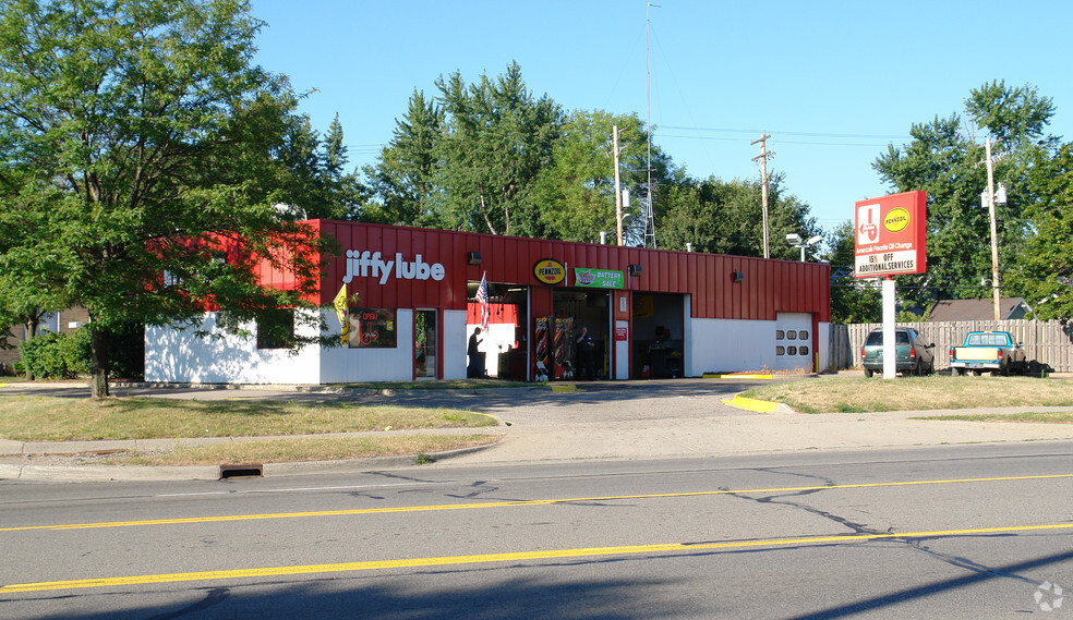 Primary Photo Of 1054 E Grand River Ave, East Lansing Auto Repair For Sale