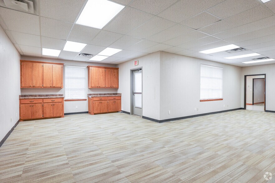 More Photos Of 3000 S Berry Rd, Norman Medical For Sale