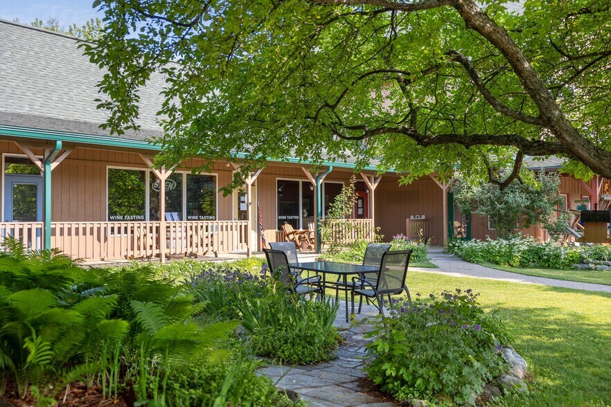 More Photos Of 5046 S West Bay Shore Dr, Suttons Bay Storefront Retail Residential For Sale