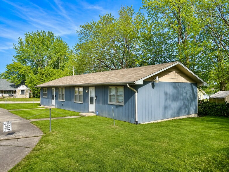 More Photos Of 1820-1824 W Walnut St, Springfield Apartments For Sale