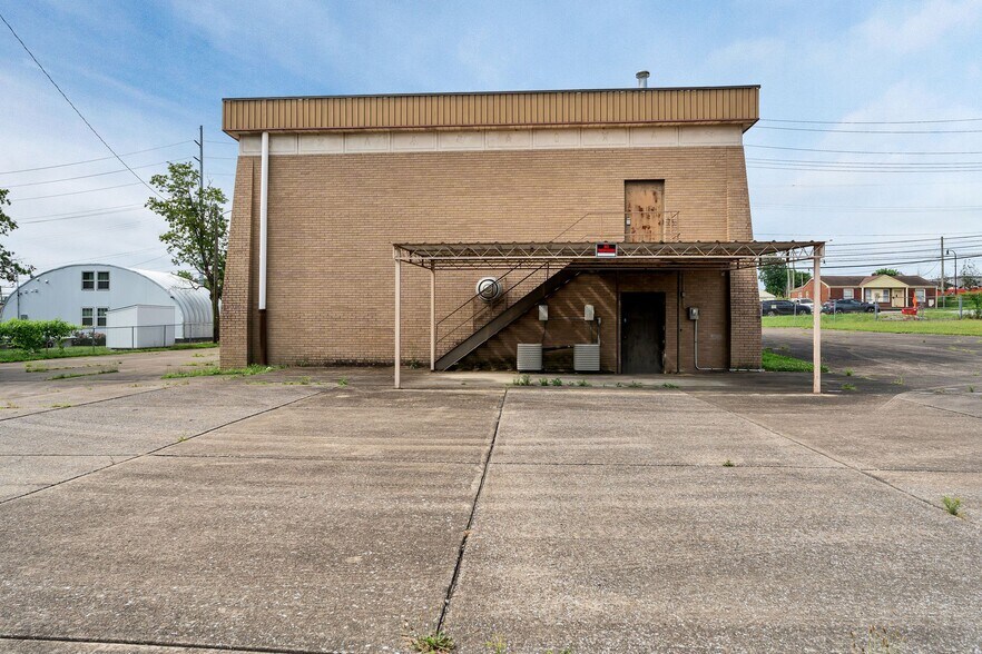 More Photos Of 210 Woodruff St, Madison Specialty For Sale