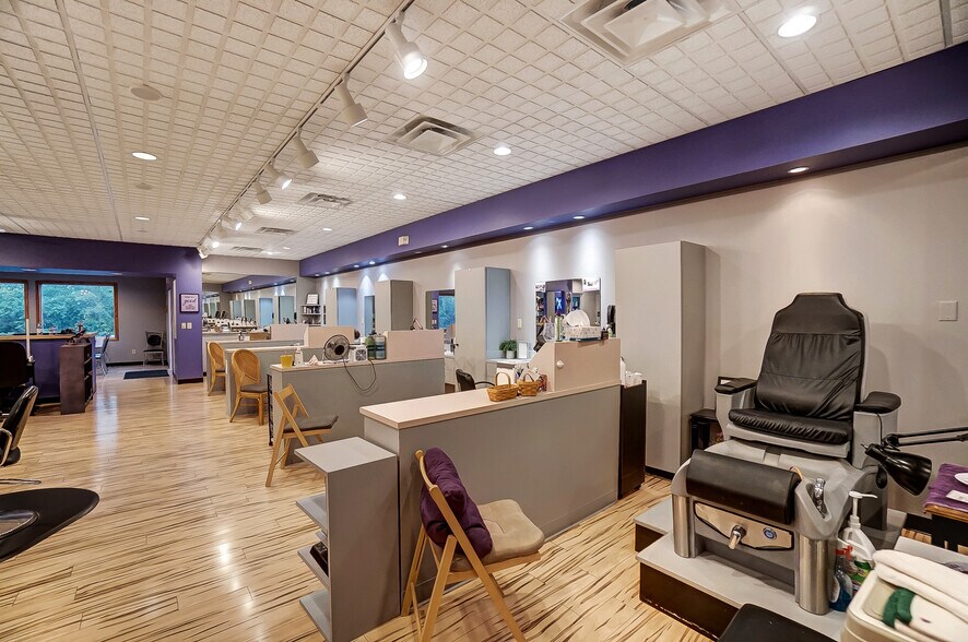 More Photos Of 805 S Dixie Dr, Vandalia General Retail For Sale