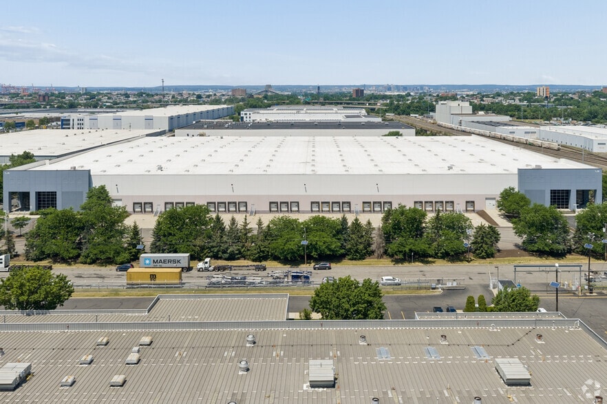 More Photos Of 25 Colony Rd, Jersey City Warehouse For Lease