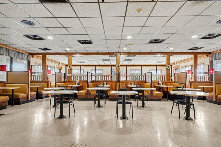 More Photos Of 552 Rt-104, Ontario Restaurant For Sale