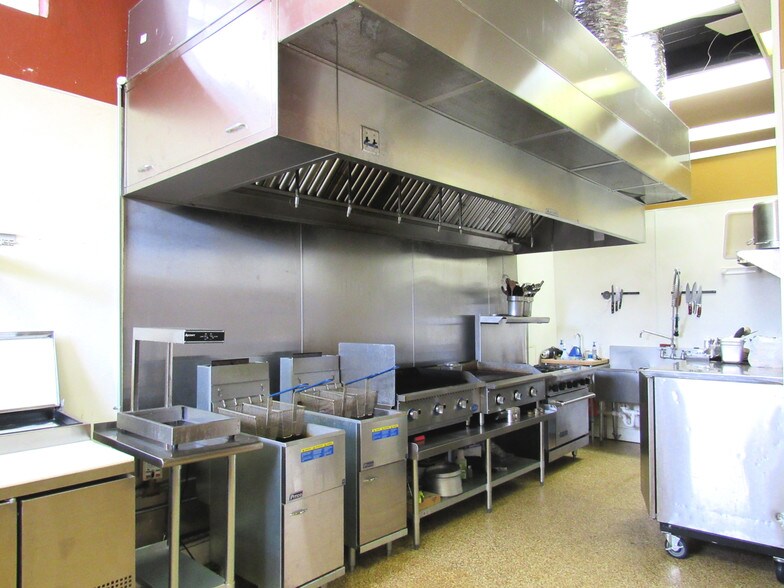 More Photos Of 514-520 N Railroad St, Burton Restaurant For Lease