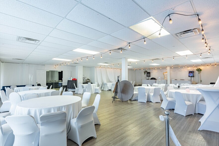 More Photos Of 8620 Winton Rd, Cincinnati Medical For Sale