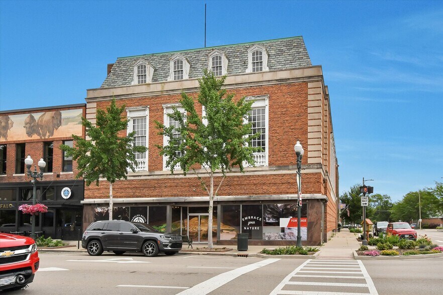 Primary Photo Of 800 La Salle St, Ottawa Office For Sale