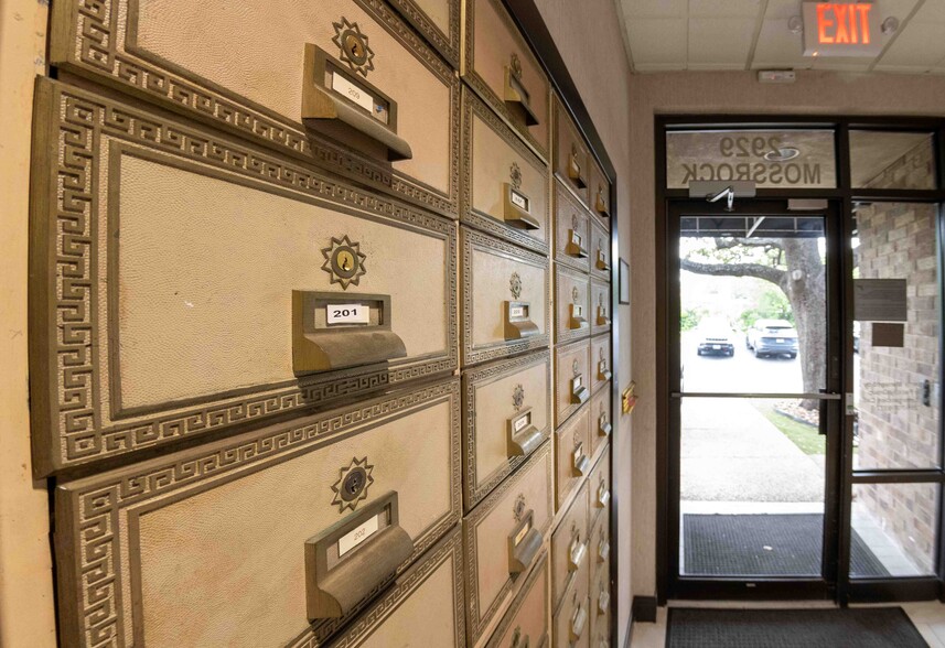 More Photos Of 2929 Mossrock Dr, San Antonio Office For Lease