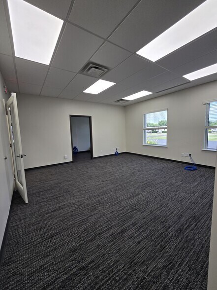More Photos Of 9003 Technology Ln, Fishers Office Residential For Lease