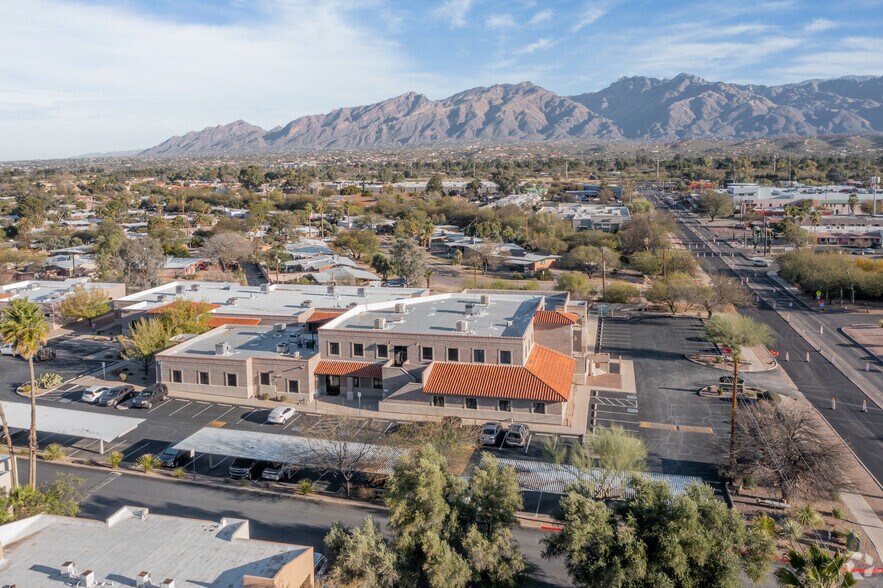 More Photos Of 1951 N Wilmot Rd, Tucson Office For Sale