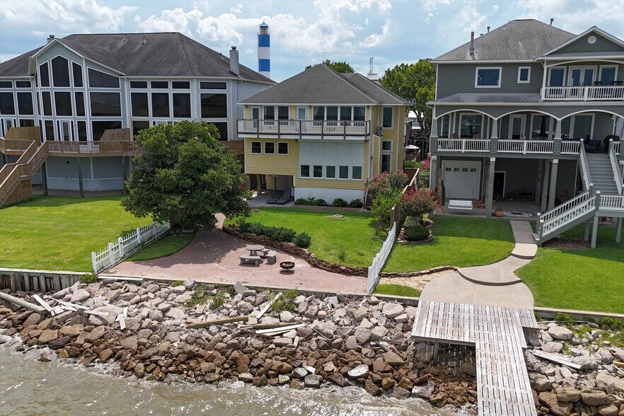 More Photos Of 804 Bay Ave, Kemah Specialty For Sale