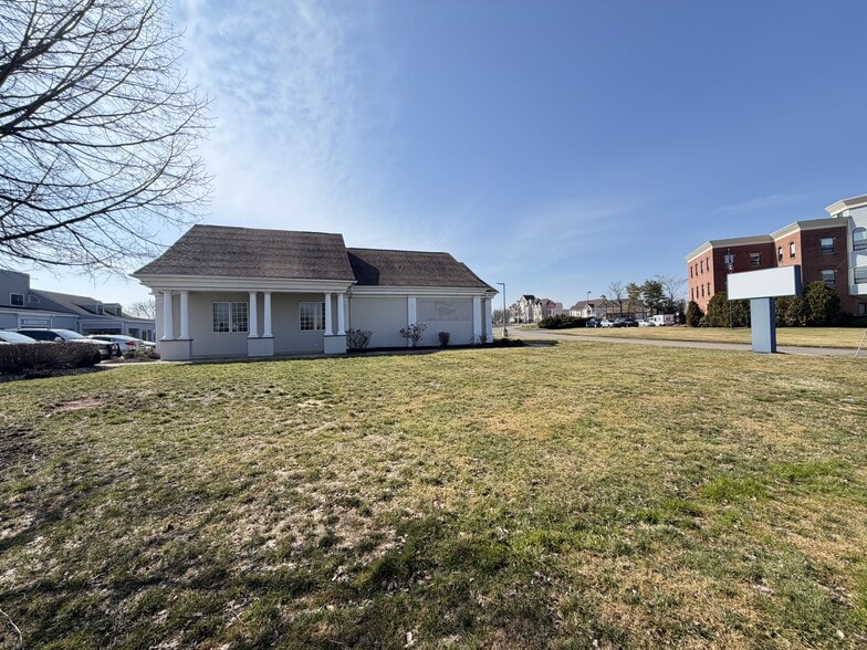 More Photos Of 445 W Main St, Branford Office For Lease