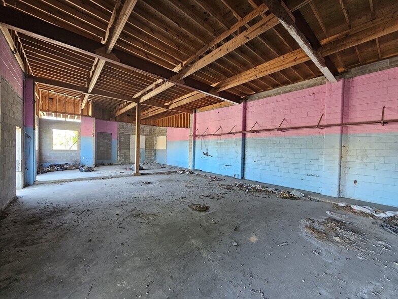 More Photos Of 10601 Martin Luther King Blvd, Houston Freestanding For Sale