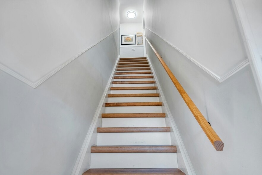 More Photos Of 625 Bound Brook Rd, Middlesex Freestanding For Sale