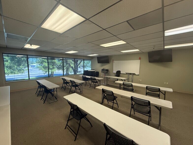 More Photos Of 4330 Auburn Blvd, Sacramento Office For Sale