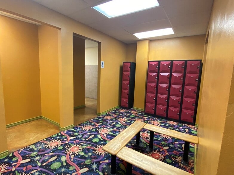 More Photos Of 3515 El Indio Hwy, Eagle Pass Bowling Alley For Sale