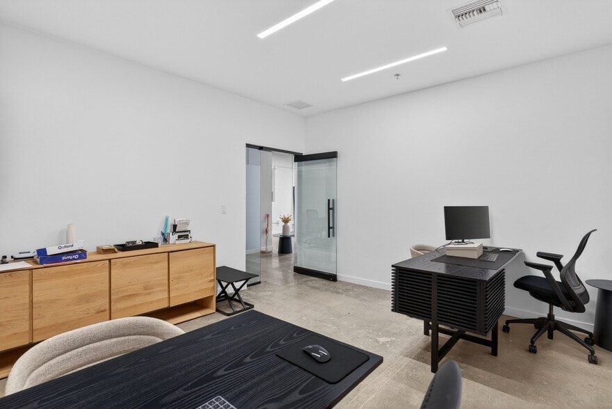 More Photos Of 1322-1326 Obispo Ave, Long Beach Warehouse For Lease