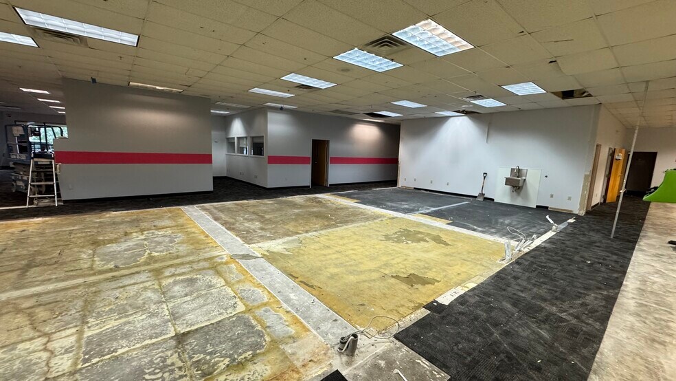 More Photos Of 3864 Courtney St, Bethlehem Flex For Lease