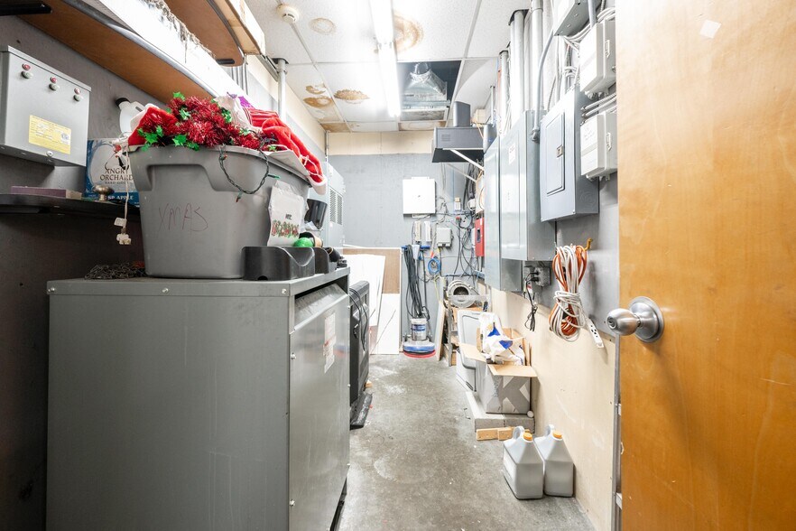 More Photos Of 129-145 Danbury Rd, New Milford Storefront For Lease